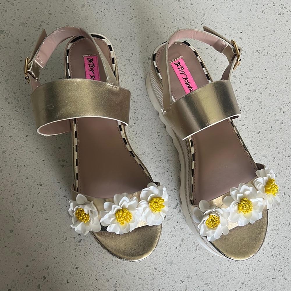 Betsy’s Johnson Daisy Platform Sandal